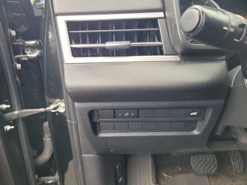 Used 2023 Mitsubishi Outlander SE FWD image 30