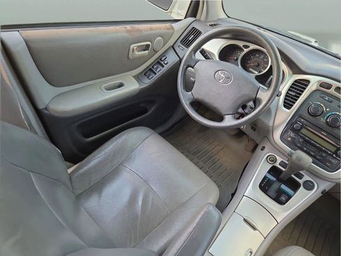 Used 2005 Toyota Highlander 2WD V6 w/ 3rd Row image 15
