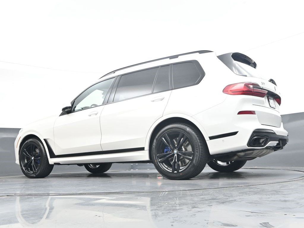 Used 2022 BMW X7 M50i AWD/4WD image 31