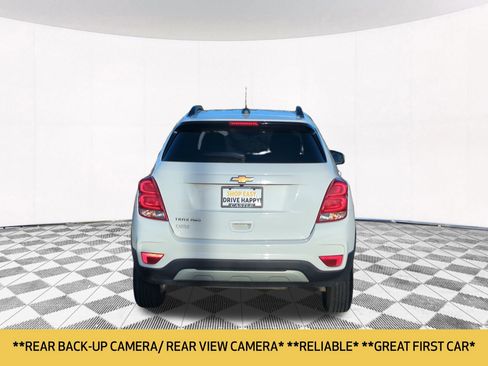 Used 2022 Chevrolet Trax LT w/ LT Convenience Package image 5