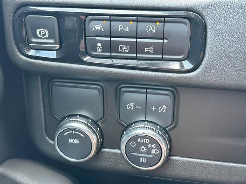 Used 2025 GMC Yukon Elevation image 24