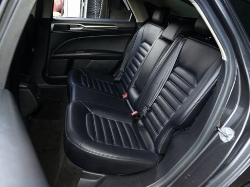 Used 2019 Ford Fusion SEL image 18