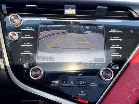 Used 2018 Toyota Camry XSE image 12