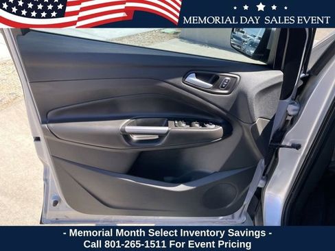 Used 2017 Ford Escape SE FWD image 2