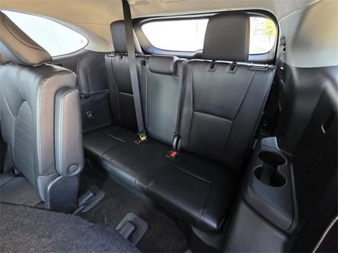 Used 2023 Toyota Highlander XLE image 16