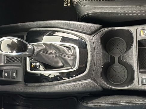 Used 2021 Nissan Rogue Sport SV w/ Technology Package image 19