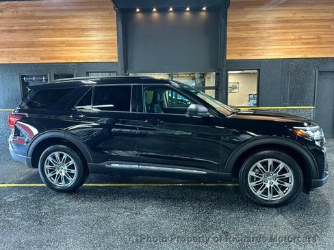 Used 2025 Ford Explorer Active w/ Active Comfort Package AWD/4WD image 1