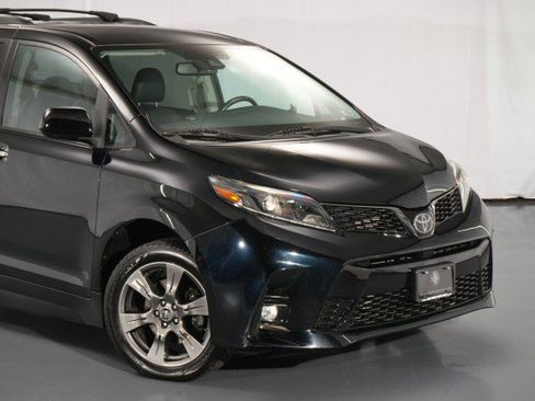 Used 2020 Toyota Sienna SE FWD image 15