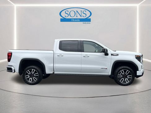 Used 2025 GMC Sierra 1500 AT4 w/ AT4 Premium Package AWD/4WD image 32