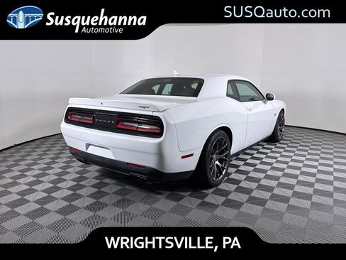 Used 2016 Dodge Challenger SRT w/ Technology Group image 18