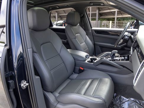Certified 2022 Porsche Cayenne AWD/4WD image 58