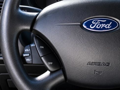 Used 2005 Ford Focus SE FWD image 12