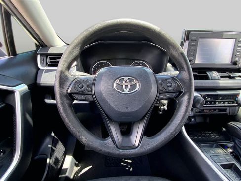 Used 2019 Toyota RAV4 LE FWD image 6