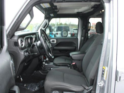 Used 2021 Jeep Wrangler Unlimited Sahara AWD/4WD image 9