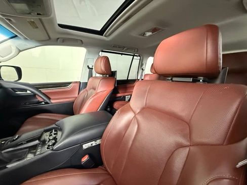 Used 2021 Lexus LX 570 4WD w/ Luxury Package image 5