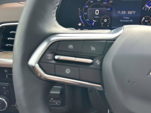 Used 2025 Chevrolet Tahoe High Country image 25