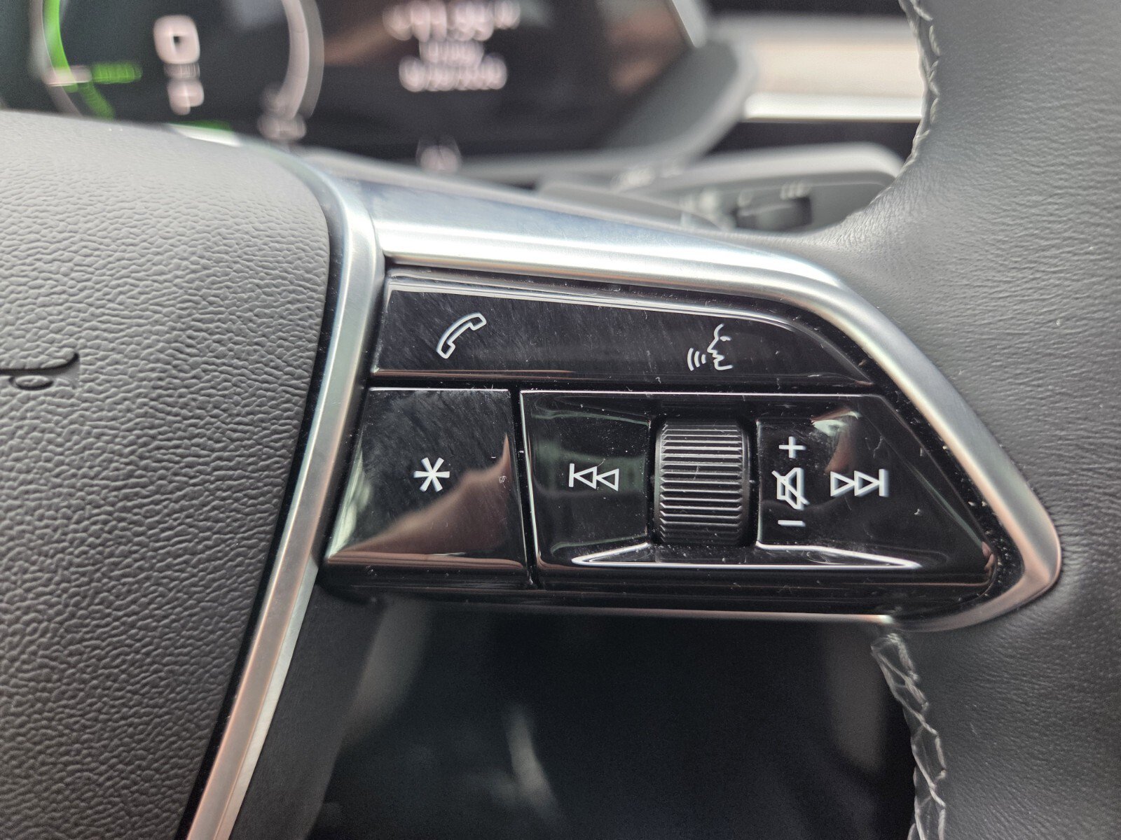 Used 2024 Audi Q8 e-tron Premium Plus AWD/4WD image 28