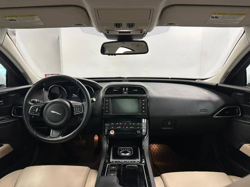 Used 2018 Jaguar XE Premium image 39