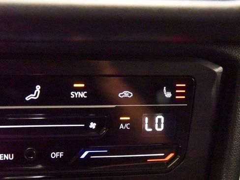 Used 2022 Volkswagen Tiguan SE image 21