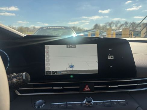 Used 2025 Hyundai Elantra SEL image 20