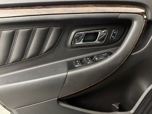 Used 2016 Ford Taurus Limited image 22