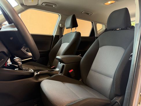 Used 2025 Kia Soul LX w/ LX Technology Package FWD image 18