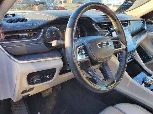 Used 2022 Jeep Grand Cherokee Overland w/ Adv Protech Group III image 9