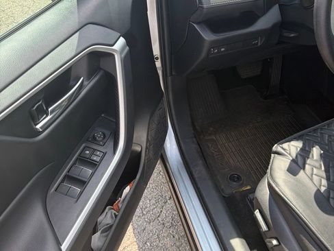 Used 2022 Toyota RAV4 XLE w/ Convenience Package FWD image 15