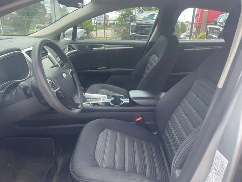 Used 2016 Ford Fusion SE FWD image 9
