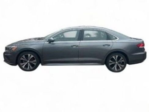 Used 2022 Volkswagen Passat 2.0T SE FWD image 9
