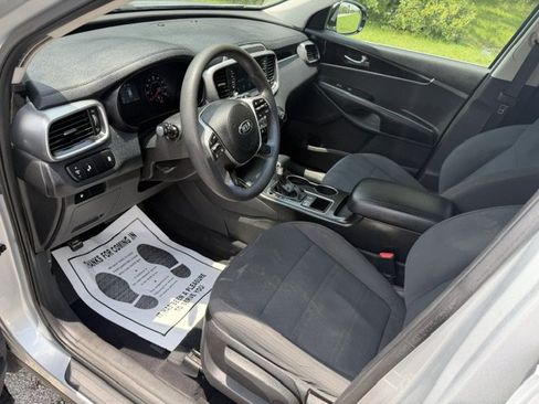Used 2019 Kia Sorento FWD image 11