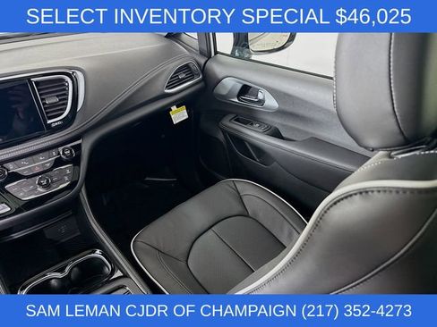 New 2026 Chrysler Pacifica Limited w/ S Appearance Package FWD image 24