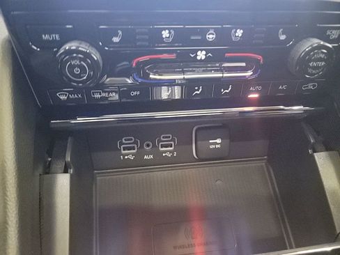 New 2025 Jeep Grand Cherokee L Limited w/ Luxury Tech Group II image 20