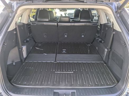 Used 2022 Toyota Highlander XLE image 29