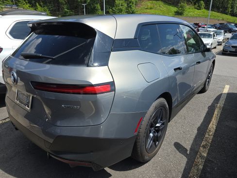 Used 2023 BMW iX xDrive50 w/ Premium Package AWD/4WD image 2