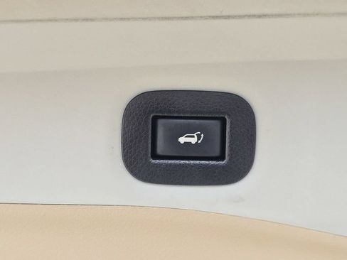 Used 2016 Nissan Rogue SL w/ SL Premium Package FWD image 16