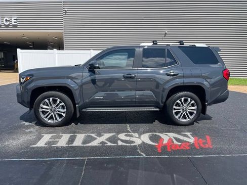 Used 2025 Toyota 4Runner Limited AWD/4WD image 2