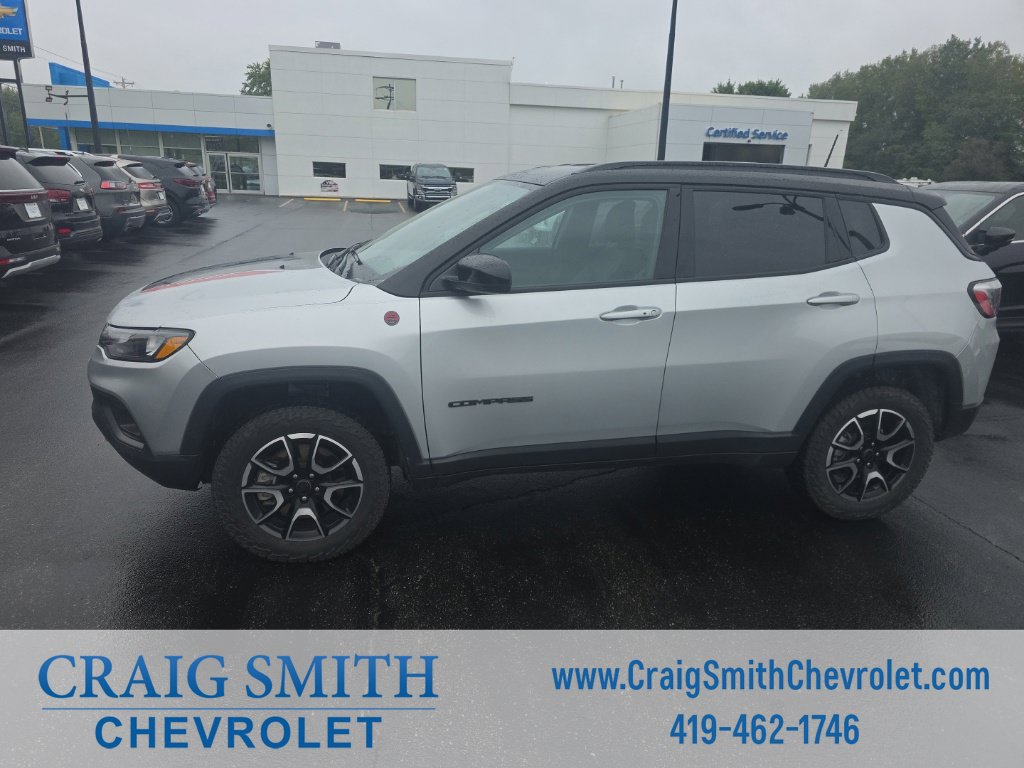 Used 2025 Jeep Compass Trailhawk AWD/4WD image 2