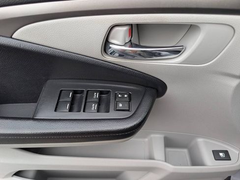 Used 2019 Honda Pilot LX image 18