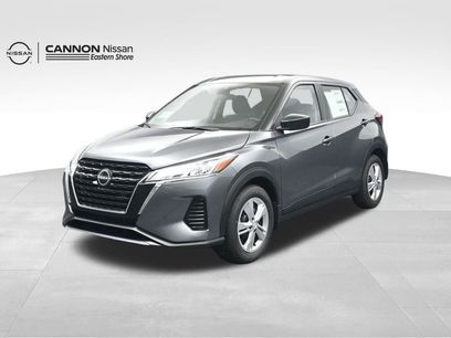 New 2025 Nissan Kicks Play S
