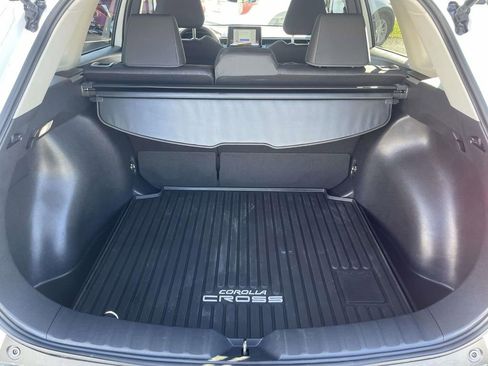 Used 2025 Toyota Corolla Cross LE w/ Moonroof Package FWD image 9
