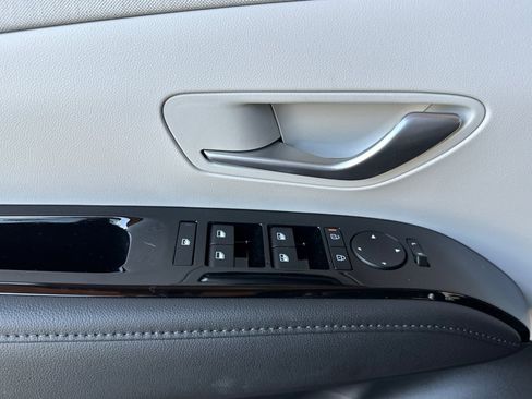 Used 2025 Hyundai Tucson Limited image 12
