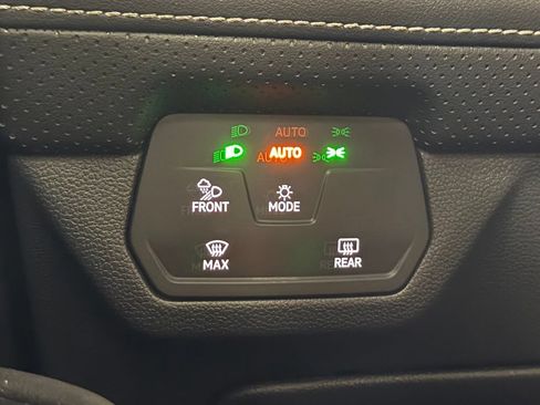 Used 2024 Volkswagen Atlas SE FWD image 13