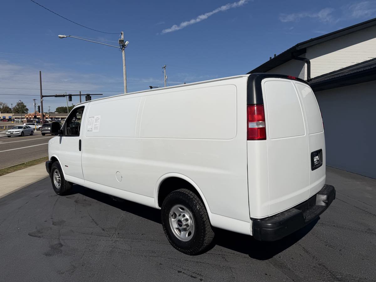 Used 2019 GMC Savana 2500 Extended RWD image 3