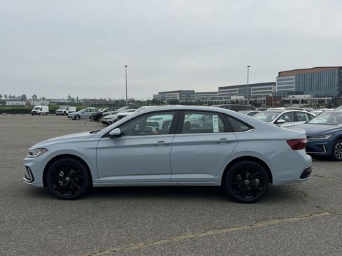 New 2026 Volkswagen Jetta SE FWD image 2
