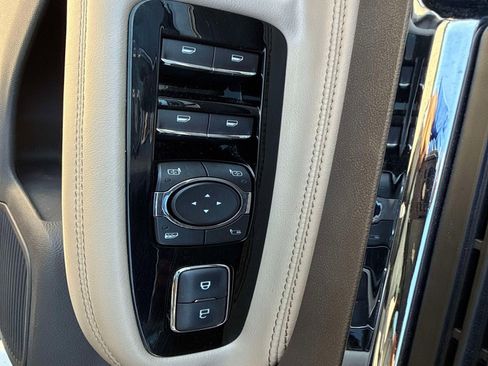 Used 2022 Lincoln Corsair FWD w/ Equipment Group 101A image 19