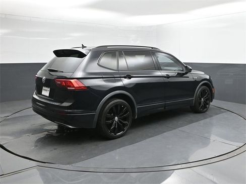 Used 2021 Volkswagen Tiguan SE R-Line w/ 3-Row Tiguan MDO Package image 11