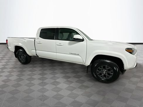 Certified 2020 Toyota Tacoma SR5 AWD/4WD image 17
