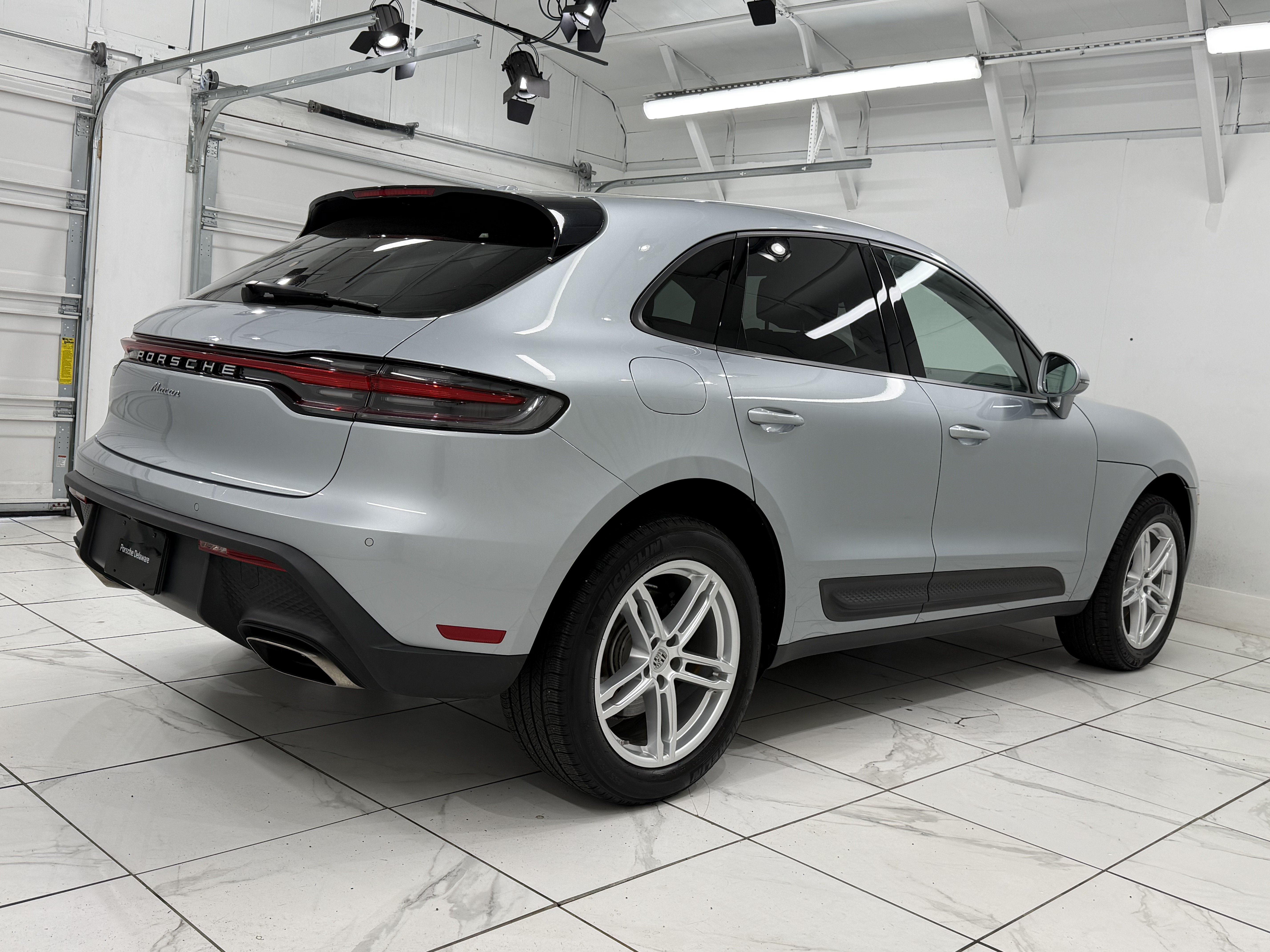 Used 2022 Porsche Macan AWD/4WD image 11