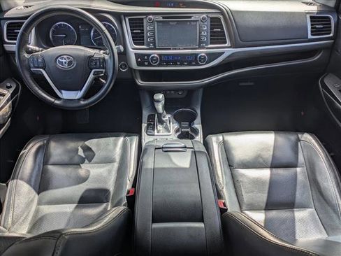 Used 2019 Toyota Highlander Limited Platinum image 18